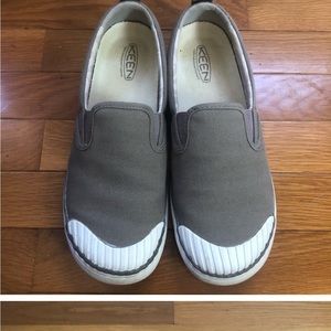 Keen size 9 shoes